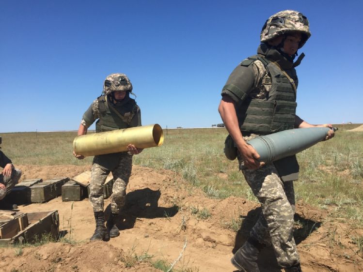 Показные занятия со стрельбой для студентов военной кафдеры проводятся в Семее