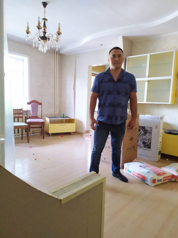 Жителю Семея, спасшему 48 человек из горящего автобуса, подарили квартиру