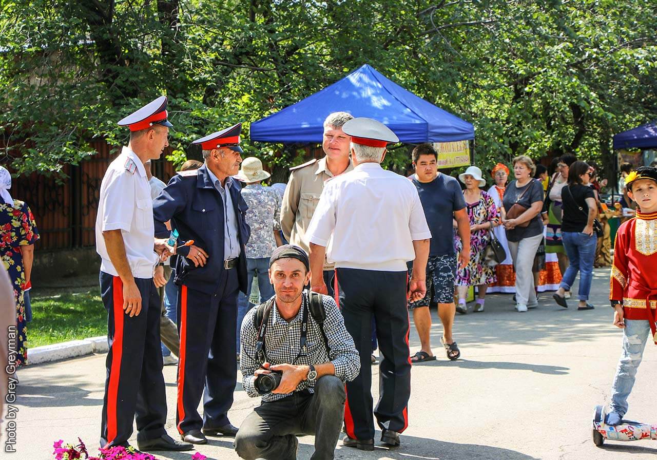 В Семее проходит городской праздник-ярмарка «Медово-яблочный Спас»