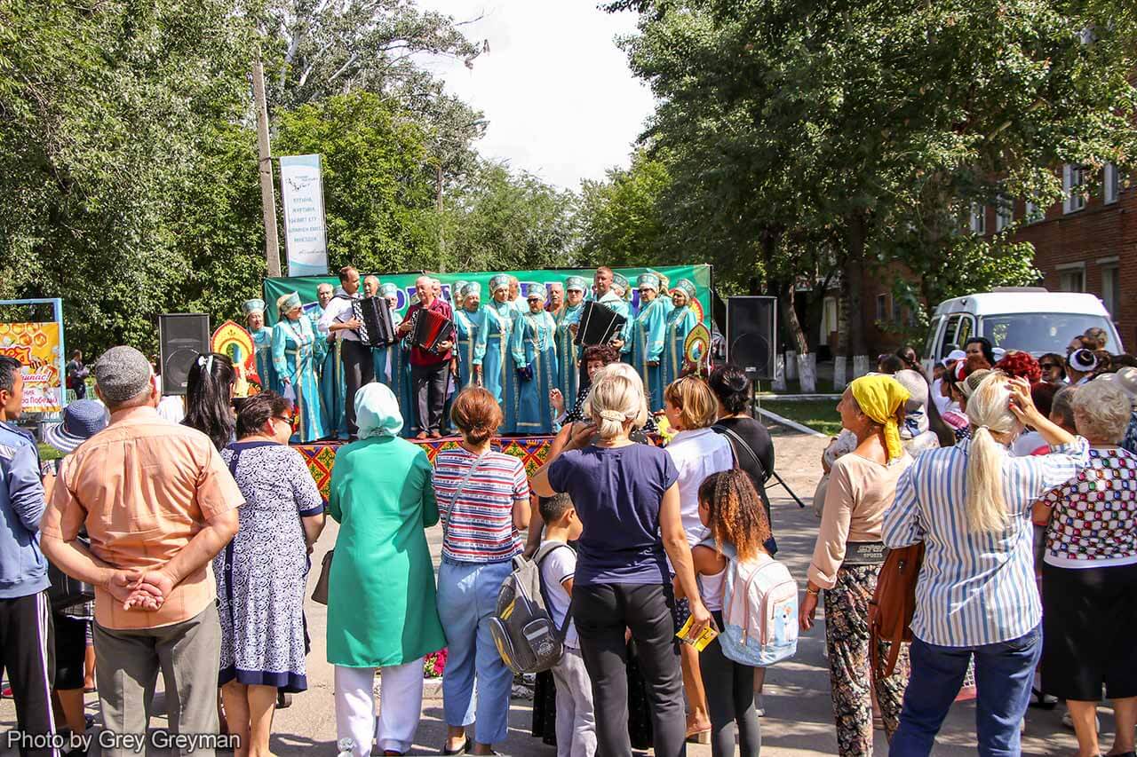 В Семее проходит городской праздник-ярмарка «Медово-яблочный Спас»