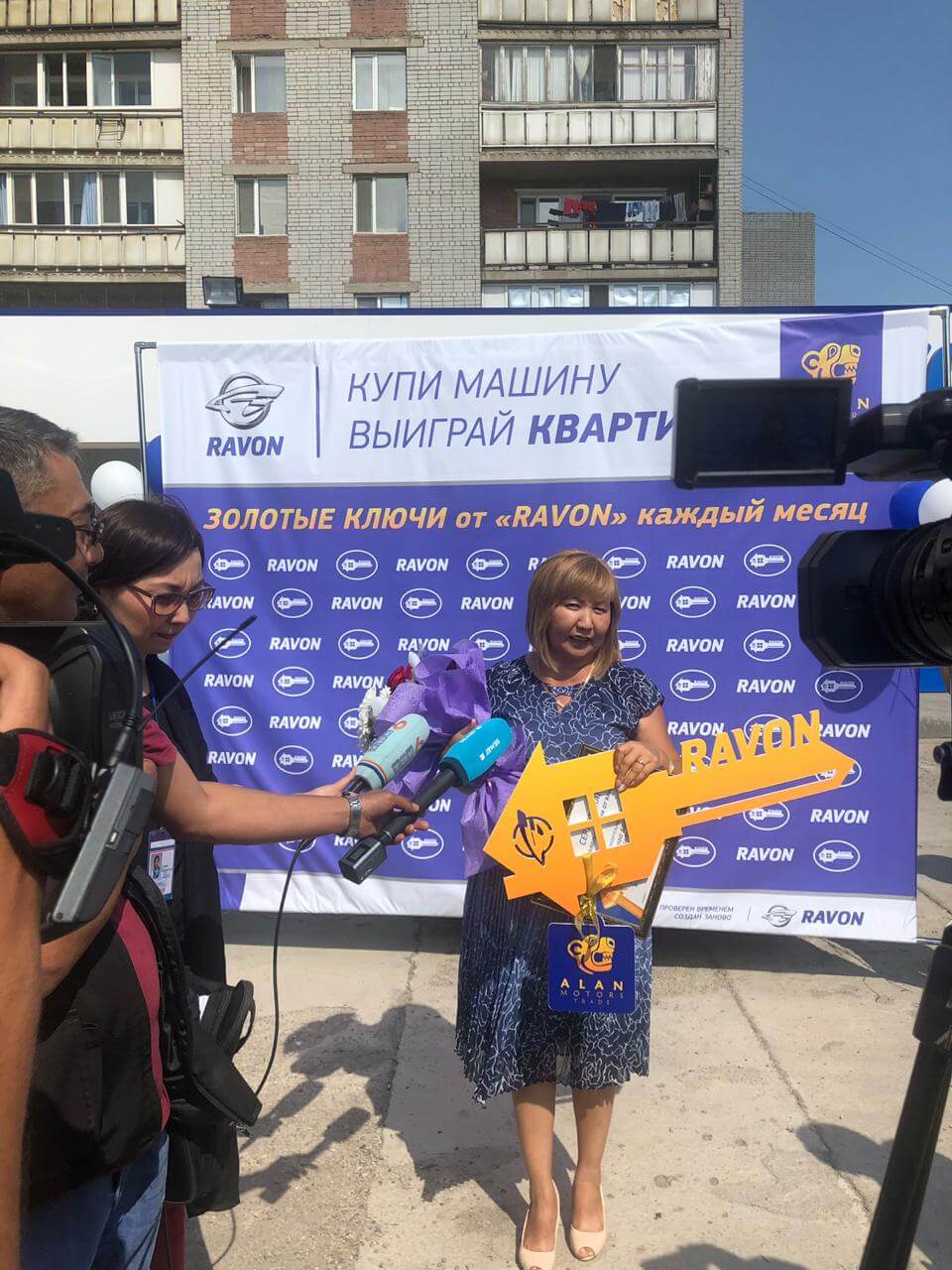 Жительница Семея выиграла квартиру в Алматы