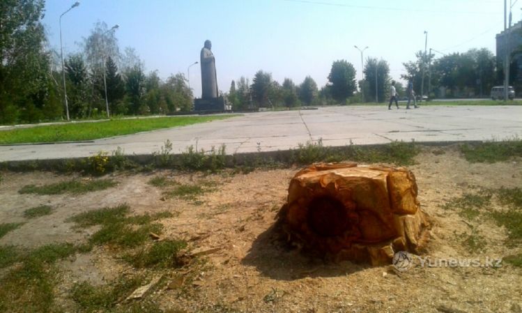 Пеньки в Семее превращаются в изящные скульптуры
