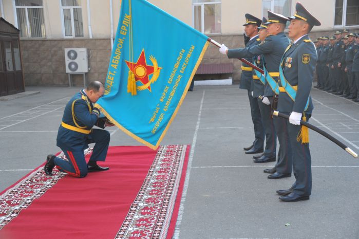 Прощание с боевым знаменем
