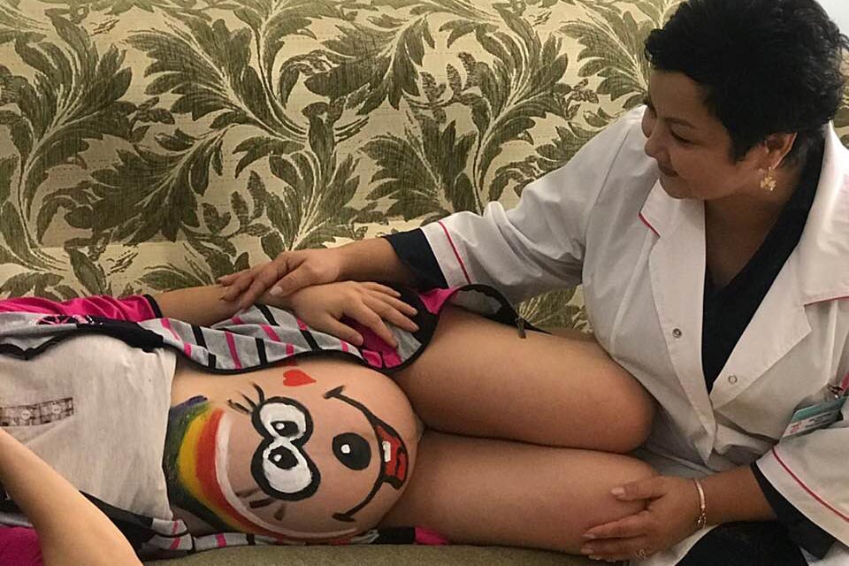 В Семее животы будущих мам стали холстами для живописи