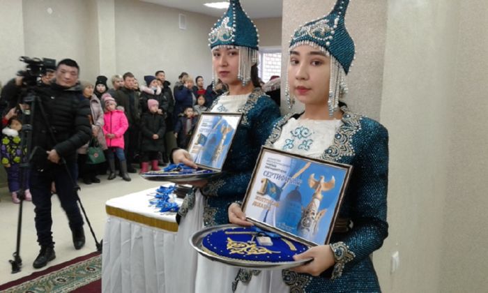 50 многодетных семей и дети-сироты получили новое жилье в Семее
