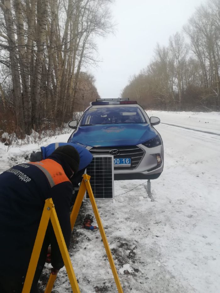 Макеты патрульных автомобилей с проблесковыми маячками появились на дорогах Восточного Казахстана.