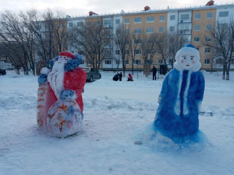 Ледовый городок построили военнослужащие в Семее