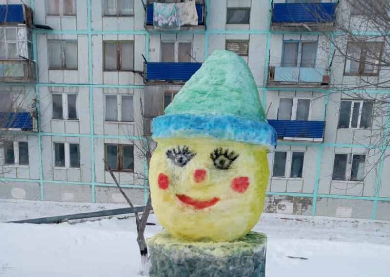 Ледовый городок построили военнослужащие в Семее