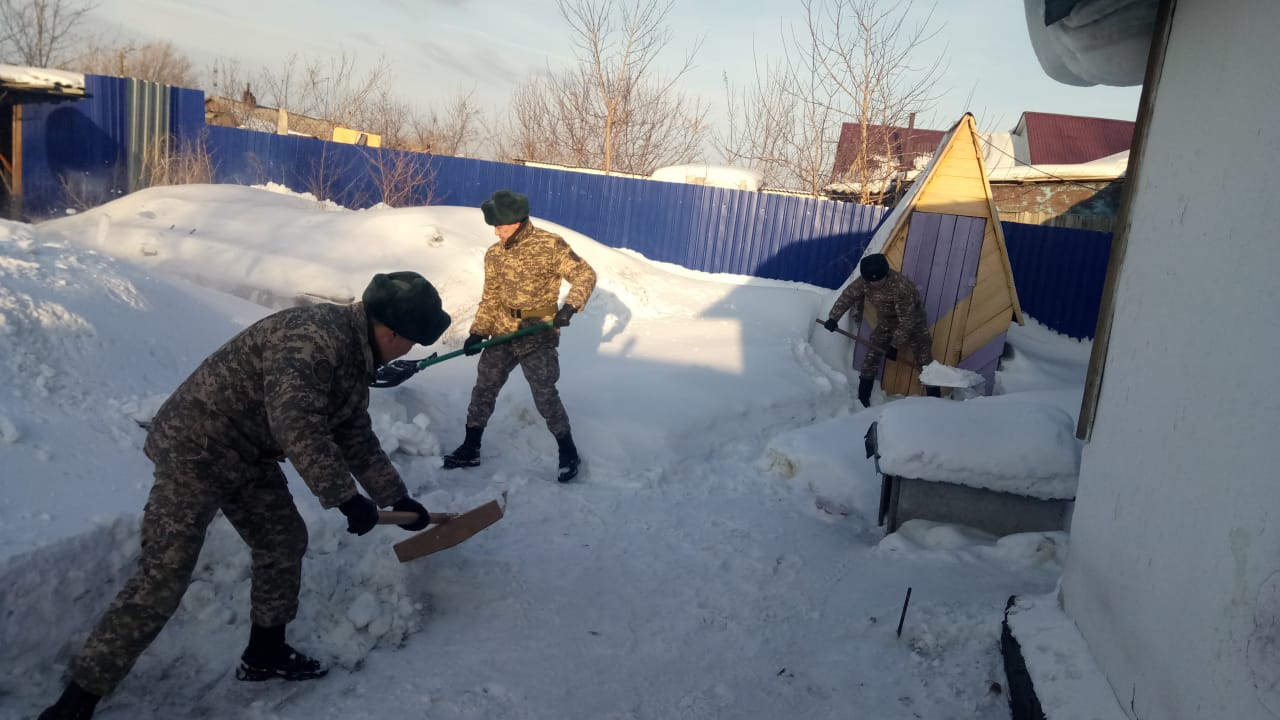 Военнослужащие регионального командования «Восток» поддержали челлендж «BizBirgemiz»
