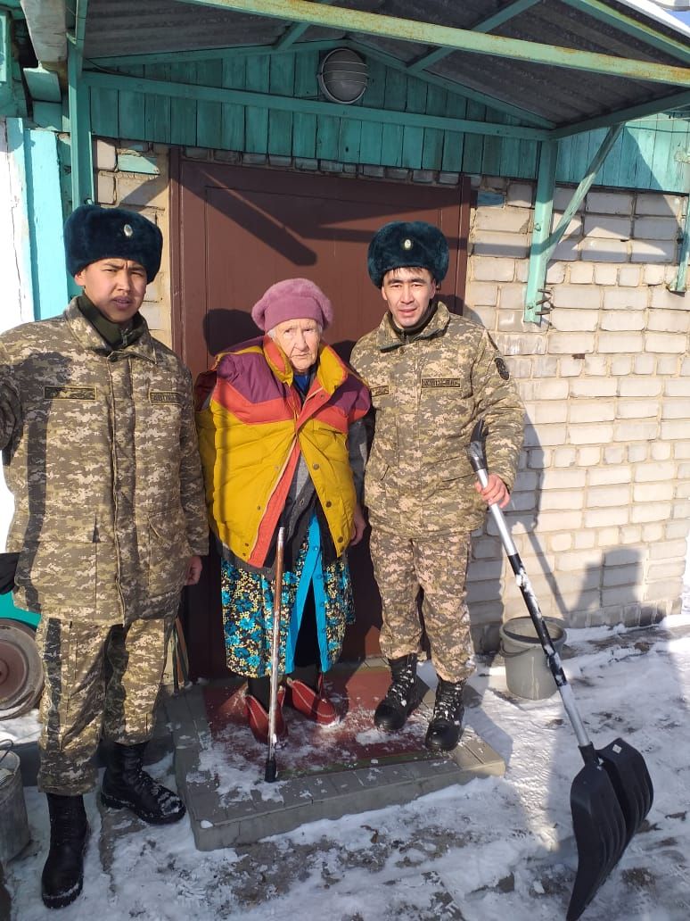 Военнослужащие регионального командования «Восток» поддержали челлендж «BizBirgemiz»