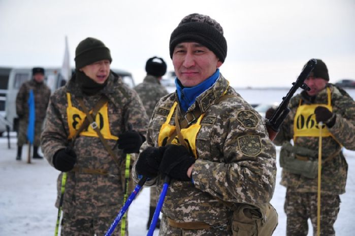 Около 300 военнослужащих встали на лыжи в Семее