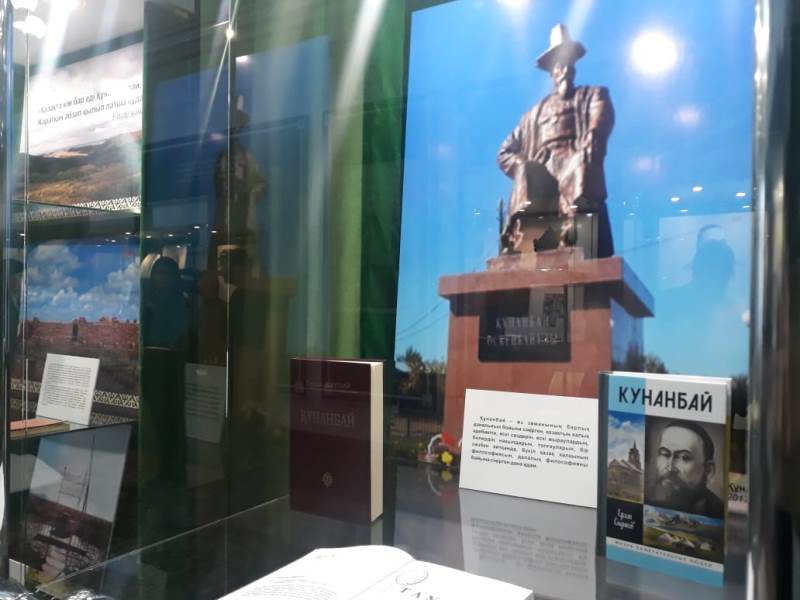 Выставка об отце Абая Кунанбае Оскенбайулы открылась в Семее