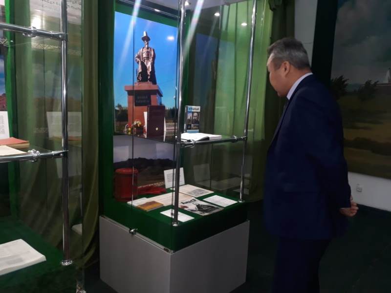 Выставка об отце Абая Кунанбае Оскенбайулы открылась в Семее