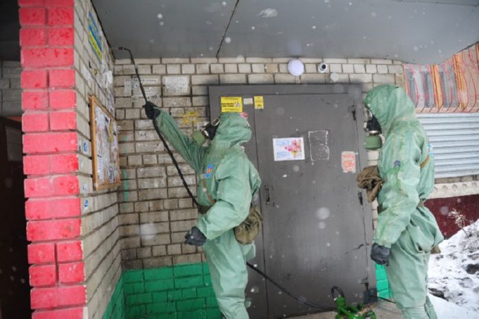 В Семее проведена дезинфекция домов и магазинов от коронавируса