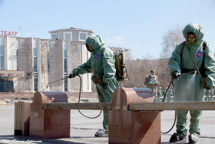Военнослужащие продезинфицировали свыше 140 тыс. кв.м. в Семее 