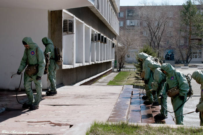 Военнослужащие продезинфицировали свыше 140 тыс. кв.м. в Семее 