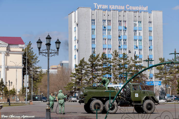 Военнослужащие продезинфицировали свыше 140 тыс. кв.м. в Семее 