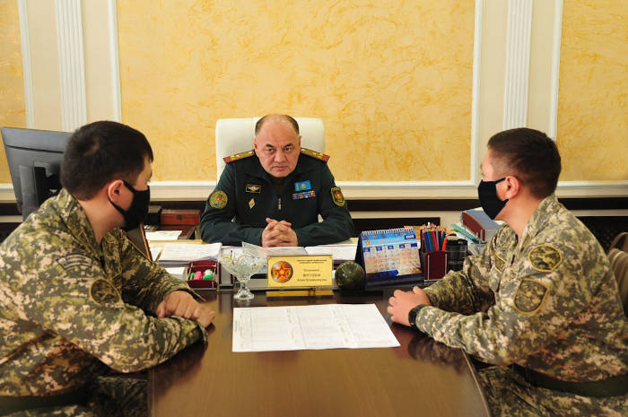 Военнослужащие предотвратили попытку ограбления в Семее