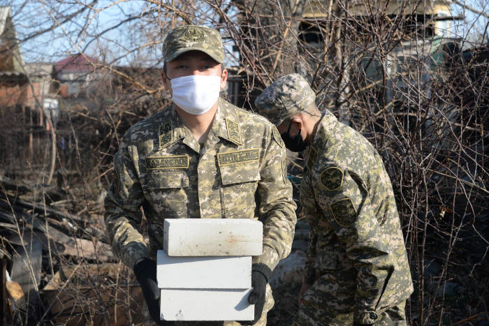 Семейские военнослужащие провели благотворительную акцию в Павлодаре