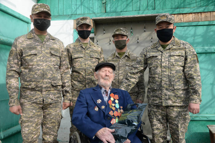 Семейские военнослужащие провели благотворительную акцию в Павлодаре