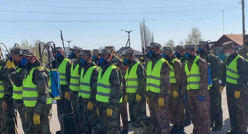 Военнослужащие из города Семей провели обработку в городе Аксу