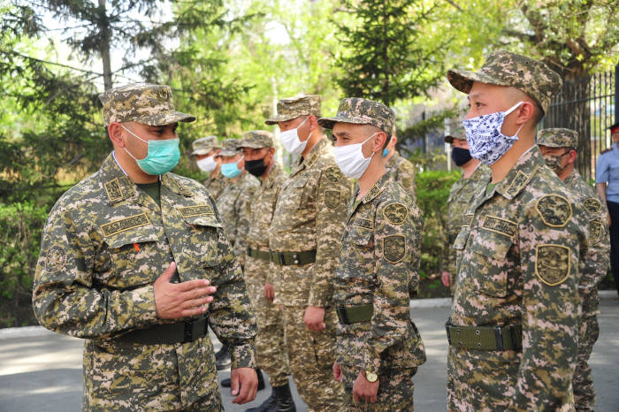 Военные на страже покоя семейчан