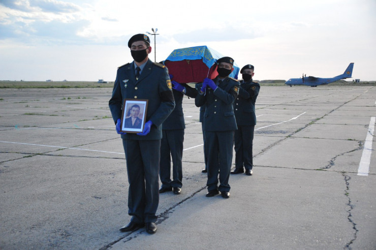 Останки погибшего в годы ВОВ под Смоленском казахского солдата перезахоронили в Семее