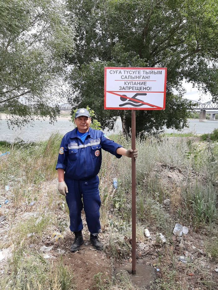 У водоемов Семея установлены предупредительные знаки в опасных для купания местах