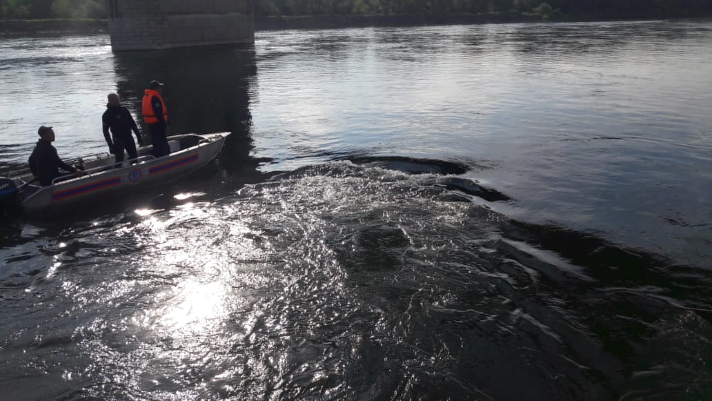 В Семее автомобиль упал с моста в Иртыш, водитель погиб