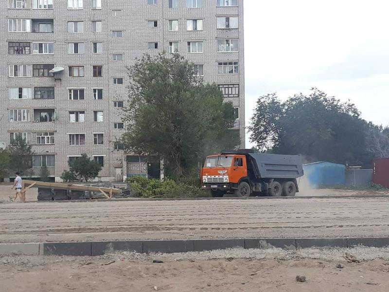 Подрядчики из разных городов РК благоустраивают дворы в Семее