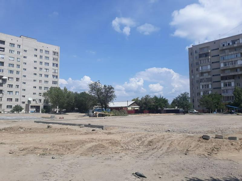 Подрядчики из разных городов РК благоустраивают дворы в Семее