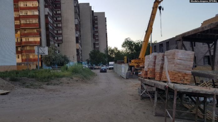 «Будем жить как в подвале». Жители Семея возмущены застройкой города