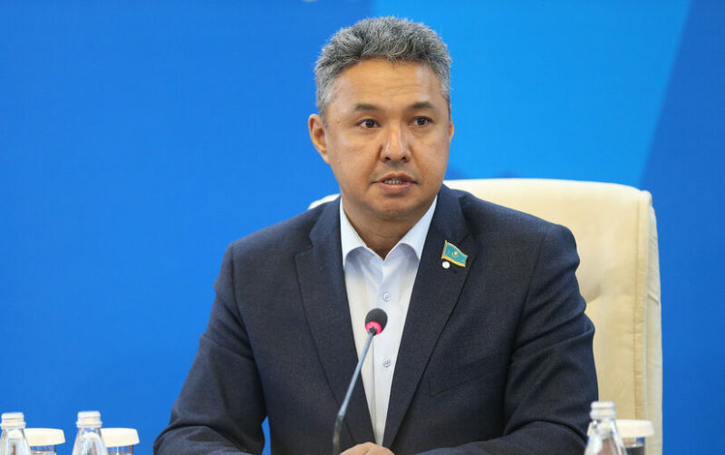 Для казахстанских госслужащих наступают непростые времена