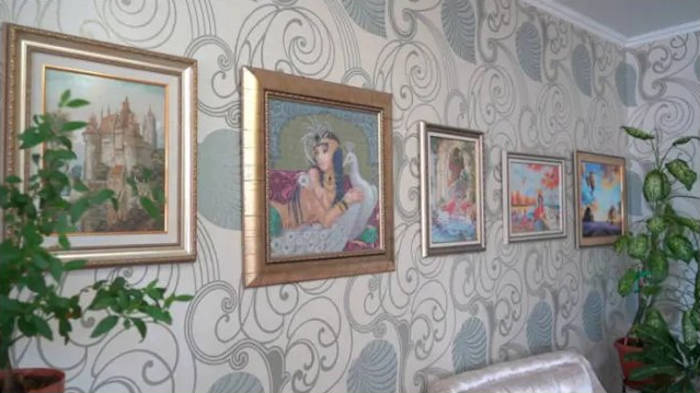 Уральская школьница с двух лет рисует удивительные портреты