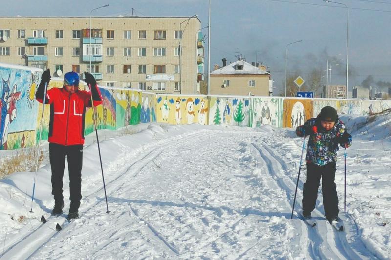 Военнослужащие построили ледовый городок в Семее