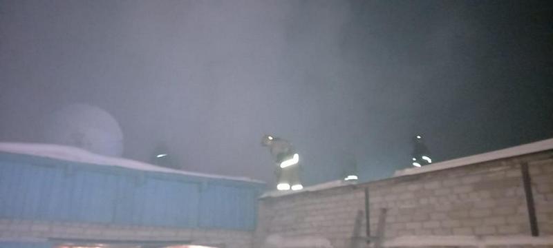 Целую семью спасли при пожаре двое полицейских в Семее