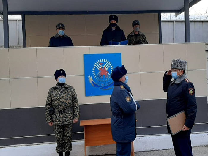 Гвардеец, спасший девушку от насильников, получил награду