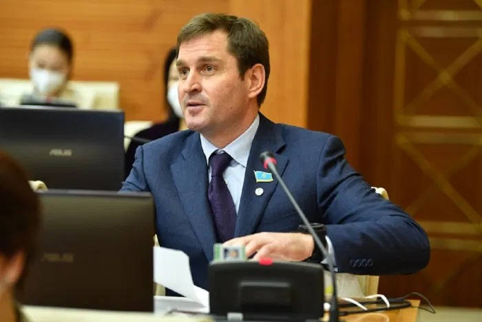 Мажилисмены выступили против «бриллиантовой» свалки в Семее