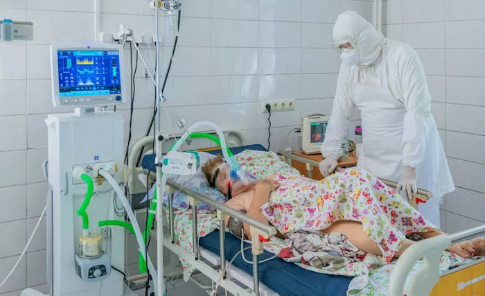 «Люди считают, что это все заговор». Откровения врача инфекционного госпиталя