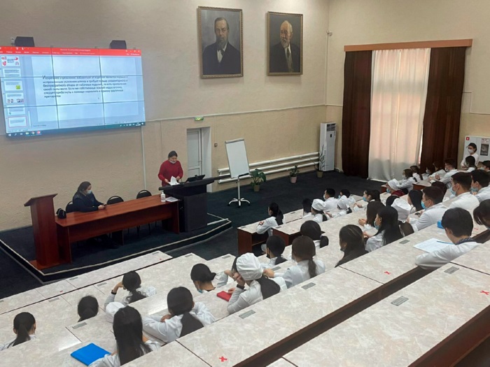 Полицейские Семея провели лекцию на тему «Синтетические наркотики»