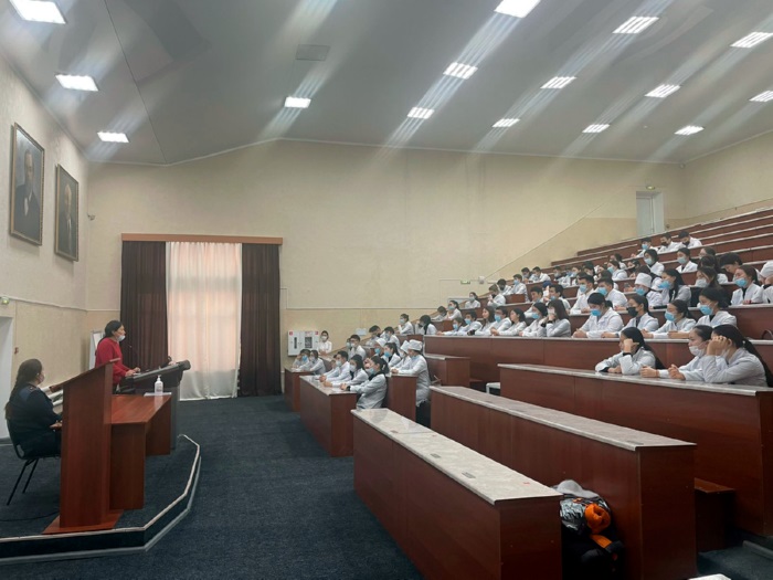 Полицейские Семея провели лекцию на тему «Синтетические наркотики»