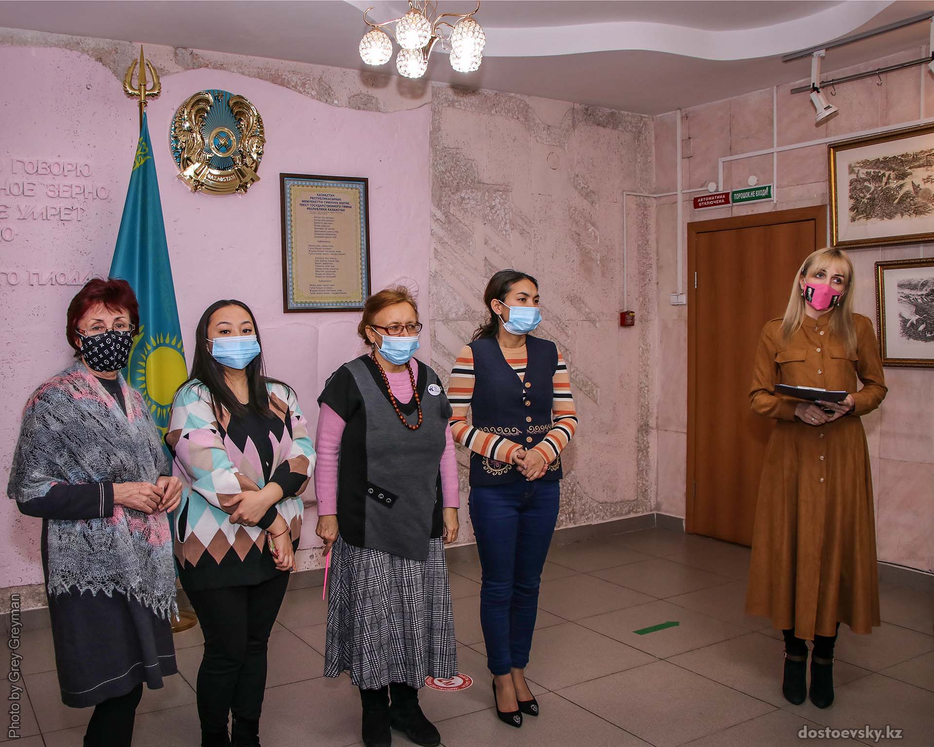 Выставка павлодарского художника В.Ф.Поликарпова «Родительница степь» открылась в литературно-мемориальном музее Ф.М.Достоевского в Семее