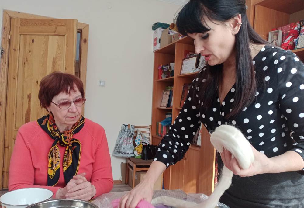 В Семее мастерицы сделали мыло-мочалку из войлока