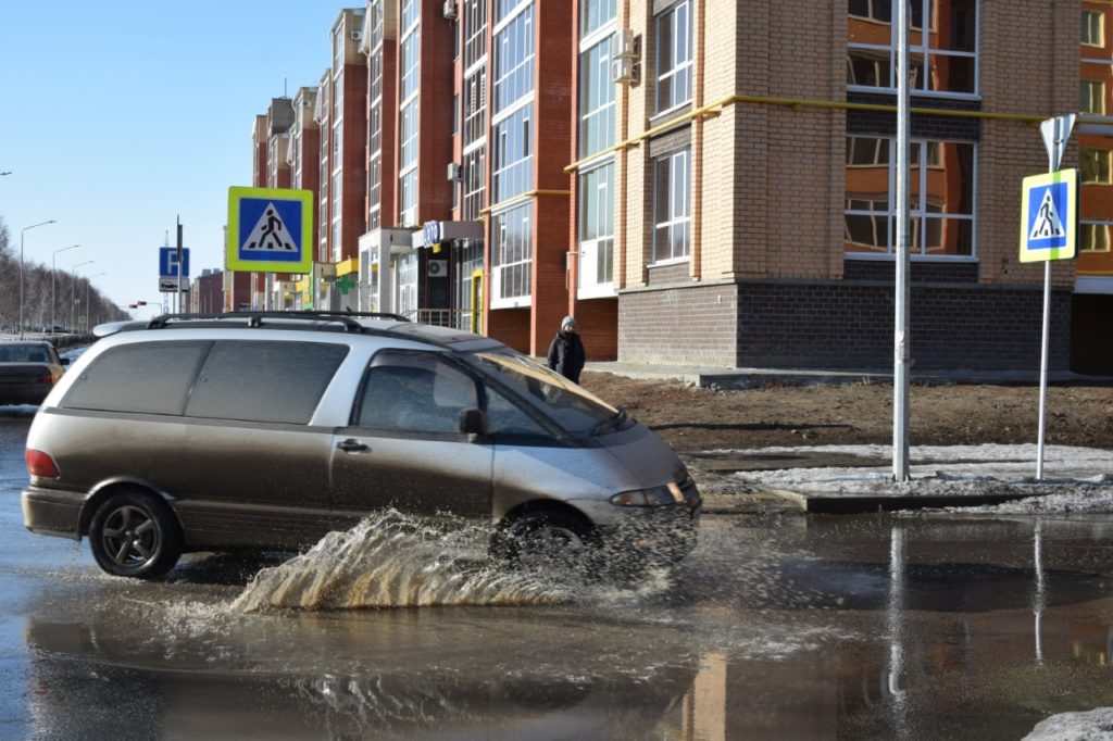 Костанай утопает в воде, грязи и мусоре, подрядчики судятся, чиновники разводят руками