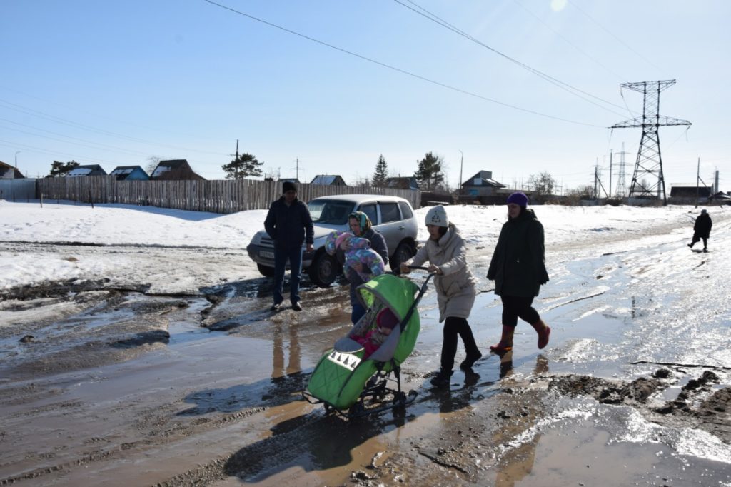 Костанай утопает в воде, грязи и мусоре, подрядчики судятся, чиновники разводят руками