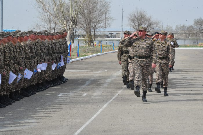 В Семейском гарнизоне проводили домой солдат, завершивших срочную службу