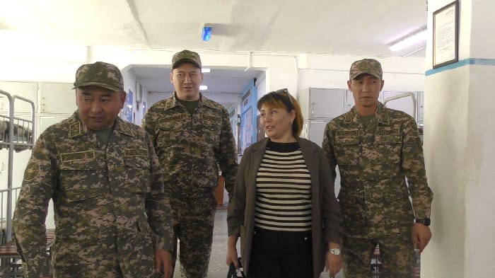 Председатель комитета солдатских матерей посетила воинскую часть