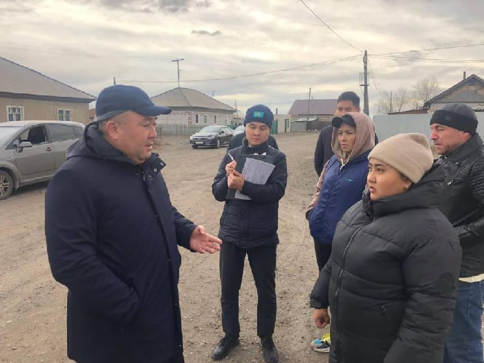 Аким города Нурбол Нурсагатов проверил дорожную безопасность в посёлках Восход и Водный