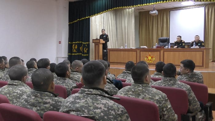 Сотрудники военной полиции встретились с солдатами