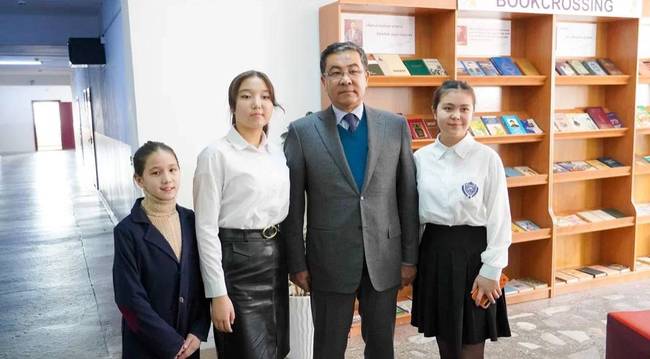 Аким Абайcкая области Нурлан Уранхаев встретился с одарёнными детьми региона